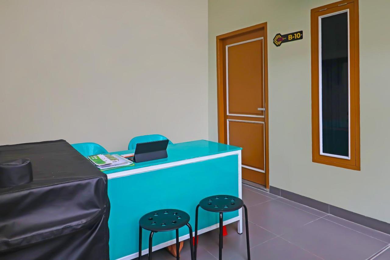 Oyo Life 92691 Mc Kost Syariah Hotel Jambi Exterior photo